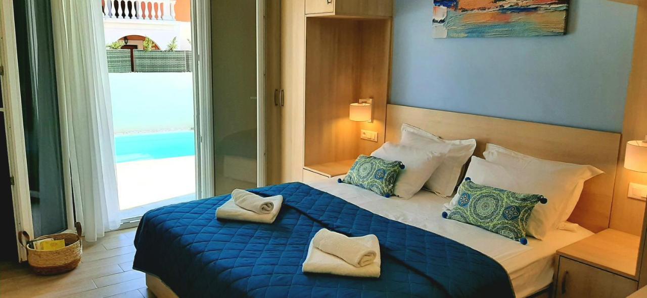 The Central Villa - Kassiopi Corfu Villas Bagian luar foto